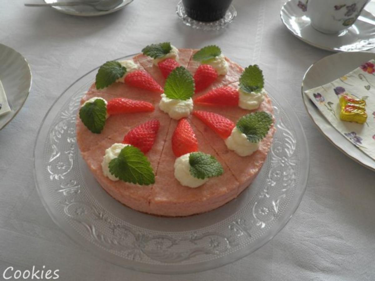 Kleine Rhabarber - Sahne - Torte mit Erdbeeren ... - Rezept - Bild Nr. 4