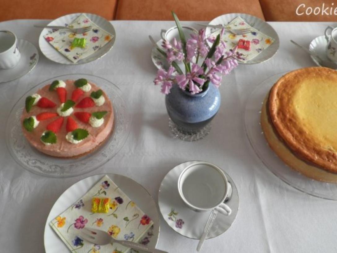 Kleine Rhabarber Sahne Torte mit Erdbeeren - einfach - von Cookies Kleine Rhabarber Sahne Torte mit Erdbeeren - einfach - von Cookies