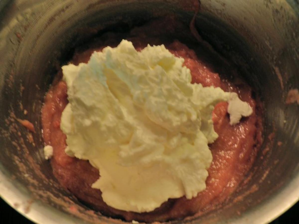 Kleine Rhabarber - Sahne - Torte mit Erdbeeren ... - Rezept - Bild Nr. 11