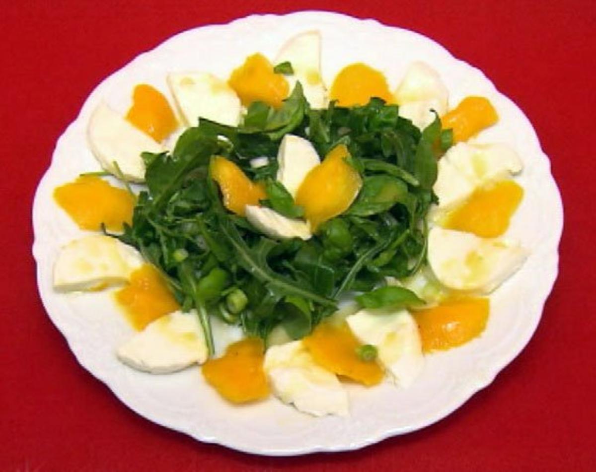 Bilder für Frischer Sommersalat orange–weiß–grün (Claudelle Deckert) - Rezept