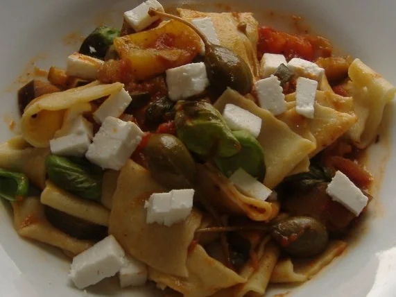 Selbstgemachte Maltagliati mit Ratatouille - Rezept