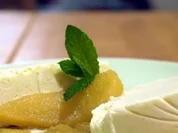 Rosmarin-Parfait mit Karamell-Äpfeln - Rezept