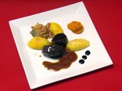 Rehmedaillons an Pfifferlingen, Kartoffeln und Hokkaido-Püree (Maximilian Claus) - Rezept
