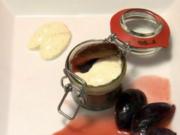 Schokitraum mit Gewürzpflaumen und Vanillesauce (Maximilian Claus) - Rezept