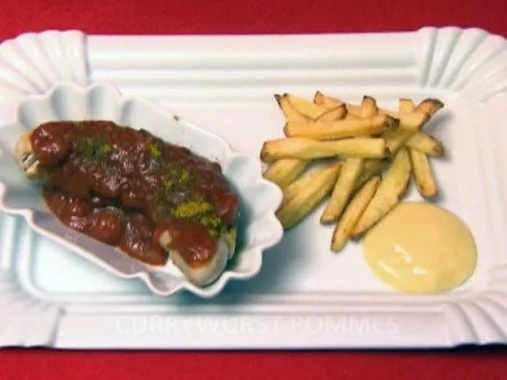Currywurst Pommes (Joy Abiola und Patrick Müller) - Rezept