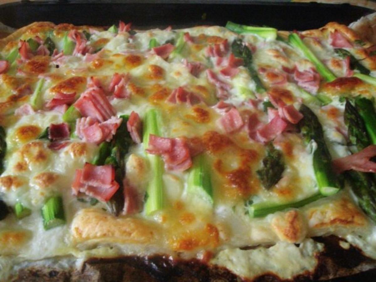 Blätterteigpizza mit grünem Spargel und Schinken - Rezept - Bild Nr. 9