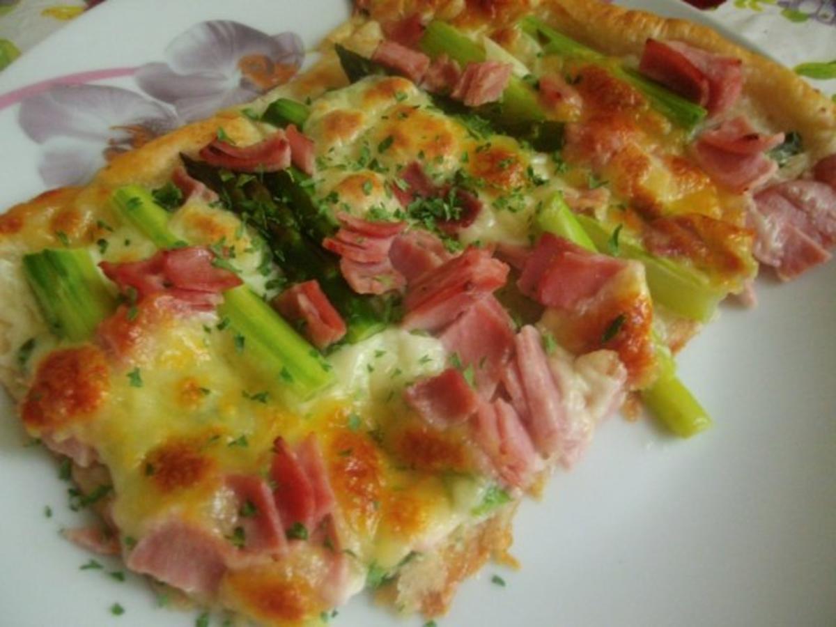 Blätterteigpizza mit grünem Spargel und Schinken - Rezept - Bild Nr. 2