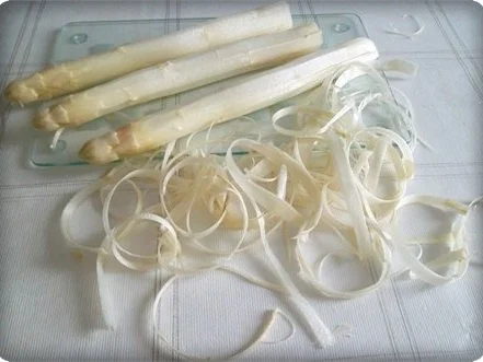 Spargel mit Jausenspeck, Pellkartoffeln und selbstgemachter Sauce Hollandaise - Rezept - Bild Nr. 4