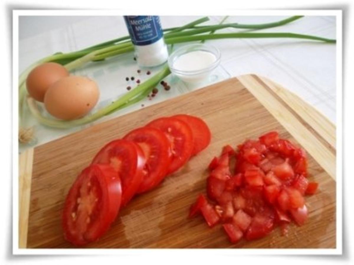 Pikantes  Omelett mit Tomaten und Frühlingszwiebeln - Rezept - Bild Nr. 6