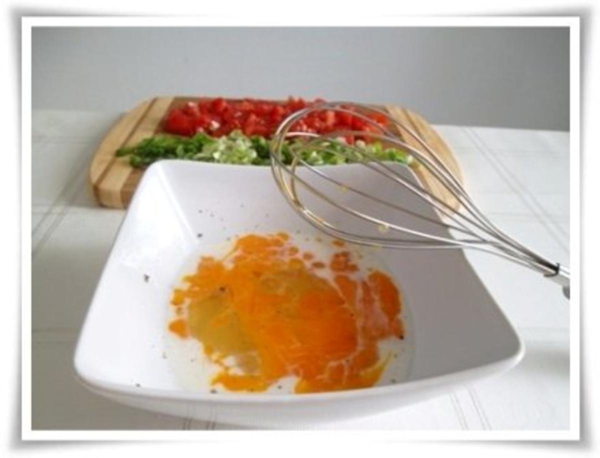 Pikantes  Omelett mit Tomaten und Frühlingszwiebeln - Rezept - Bild Nr. 11
