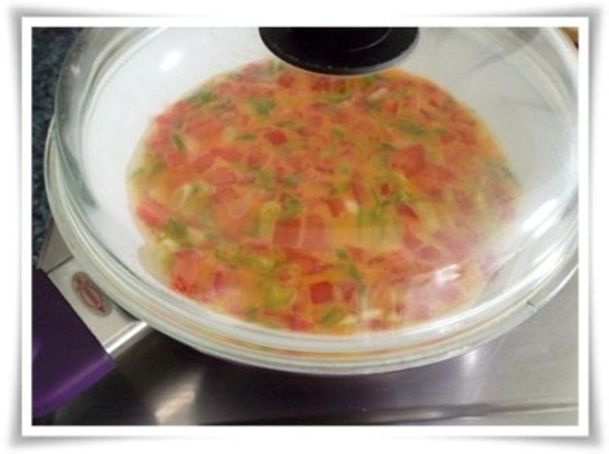 Pikantes  Omelett mit Tomaten und Frühlingszwiebeln - Rezept - Bild Nr. 16