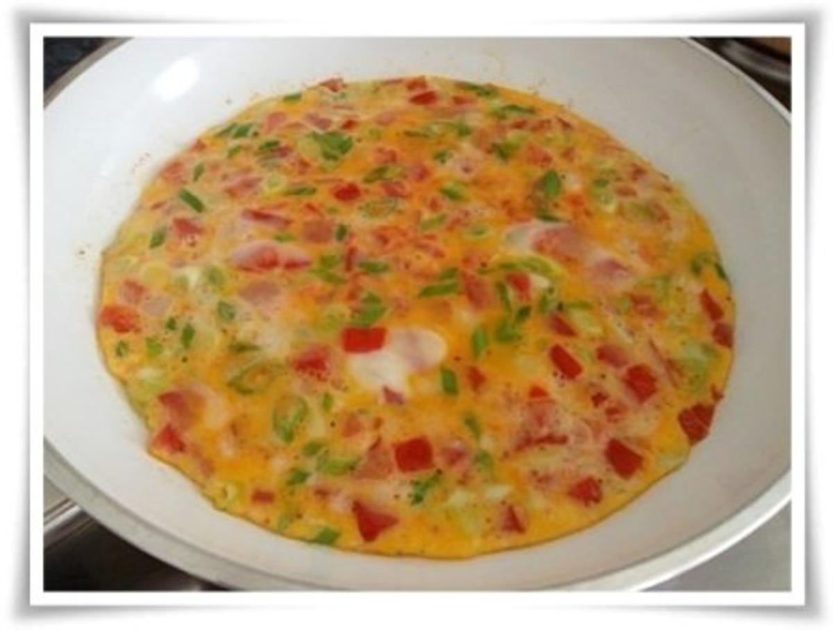 Pikantes  Omelett mit Tomaten und Frühlingszwiebeln - Rezept - Bild Nr. 17