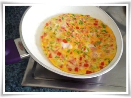 Pikantes  Omelett mit Tomaten und Frühlingszwiebeln - Rezept - Bild Nr. 18