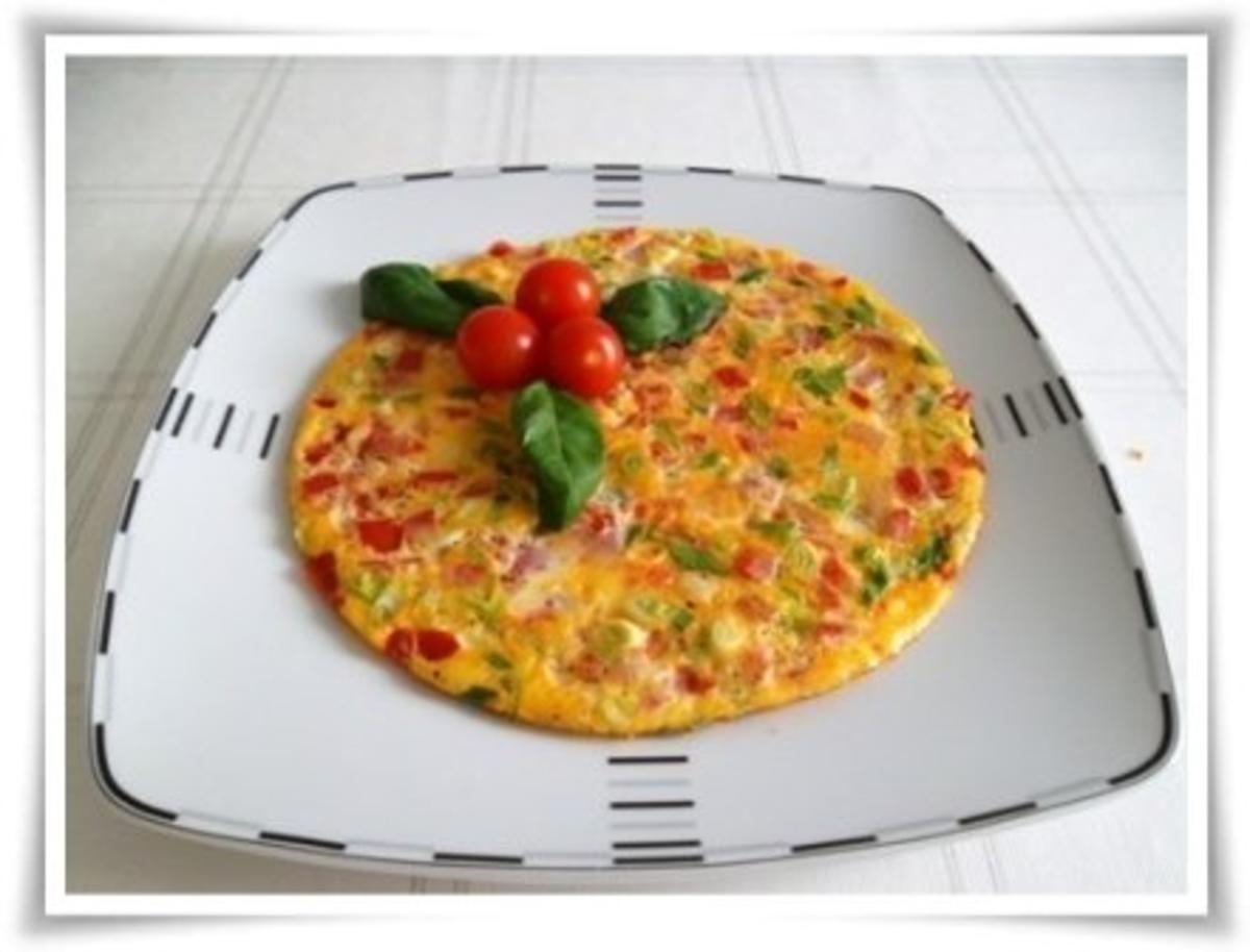 Bilder für Pikantes Omelett mit Tomaten und Frühlingszwiebeln - Rezept