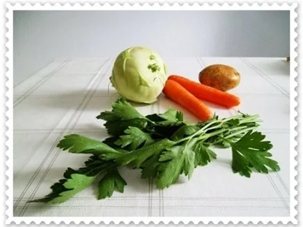 Kohlrabi Cremesuppe mit buntem Gemüsetürmchen - Rezept - Bild Nr. 4