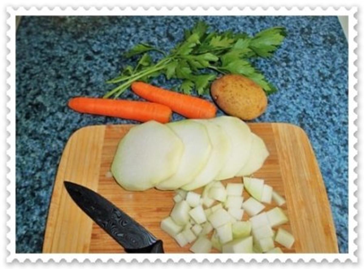 Kohlrabi Cremesuppe mit buntem Gemüsetürmchen - Rezept - Bild Nr. 6