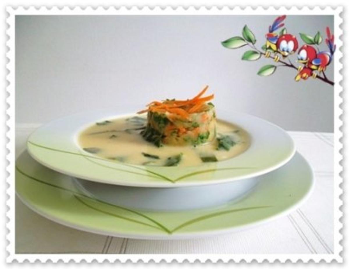 Kohlrabi Cremesuppe mit buntem Gemüsetürmchen - Rezept