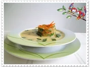Kohlrabi Cremesuppe mit buntem Gemüsetürmchen - Rezept