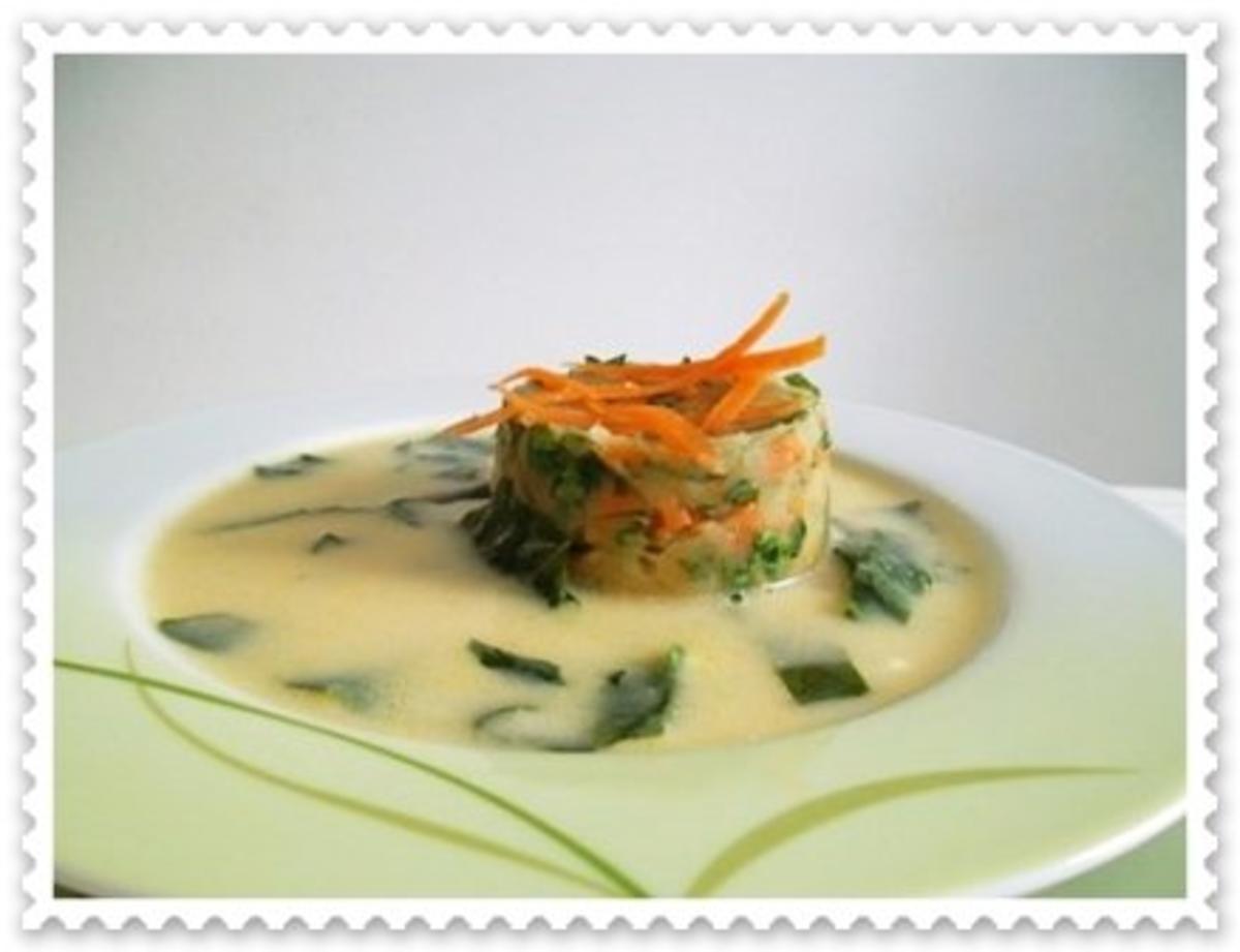 Kohlrabi Cremesuppe mit buntem Gemüsetürmchen - Rezept - Bild Nr. 2