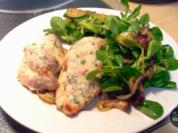 Gefüllte Hähnchenbrust mit herzhaft-süßem Feldsalat - Rezept