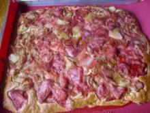 Blechkuchen mit Rhabarber-Erdbeer-Kompott - Rezept