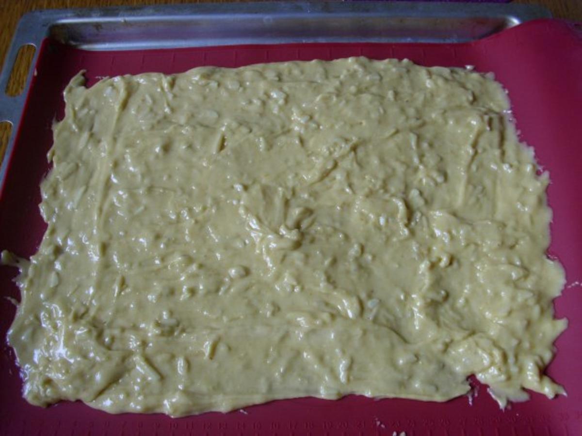 Blechkuchen mit Rhabarber-Erdbeer-Kompott - Rezept - Bild Nr. 2