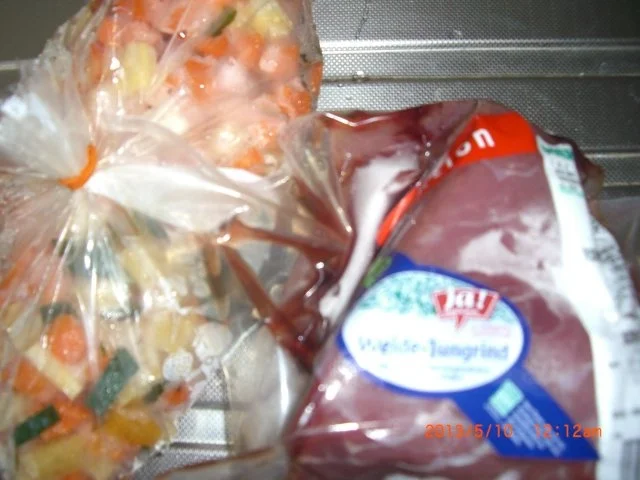 Rindsrouladen aus Bio- Rind mit Putenschinken u. Essiggurkerl gefüllt m.Kapernwurzelsauce - Rezept - Bild Nr. 2