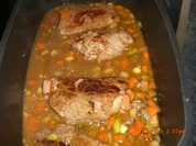 Rindsrouladen aus Bio- Rind mit Putenschinken u. Essiggurkerl gefüllt m.Kapernwurzelsauce - Rezept