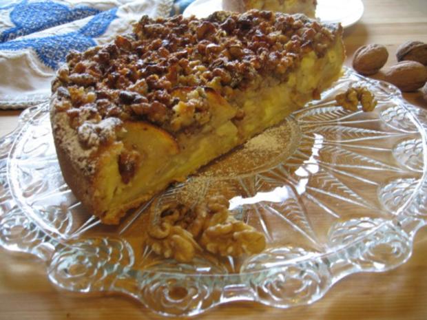 Apfelkuchen mit Walnüssen und Schmand