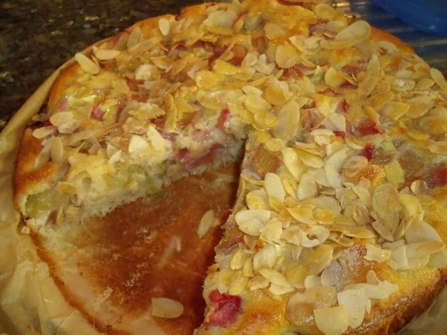 Rezept: Rhabarber-Buttermilch-Kuchen Bild Nr. 2 Rhabarber-Buttermilch-Kuchen - Rezept - Bild Nr. 2