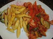 Schupfnudeln mit Gemüse und Würstchen - Rezept