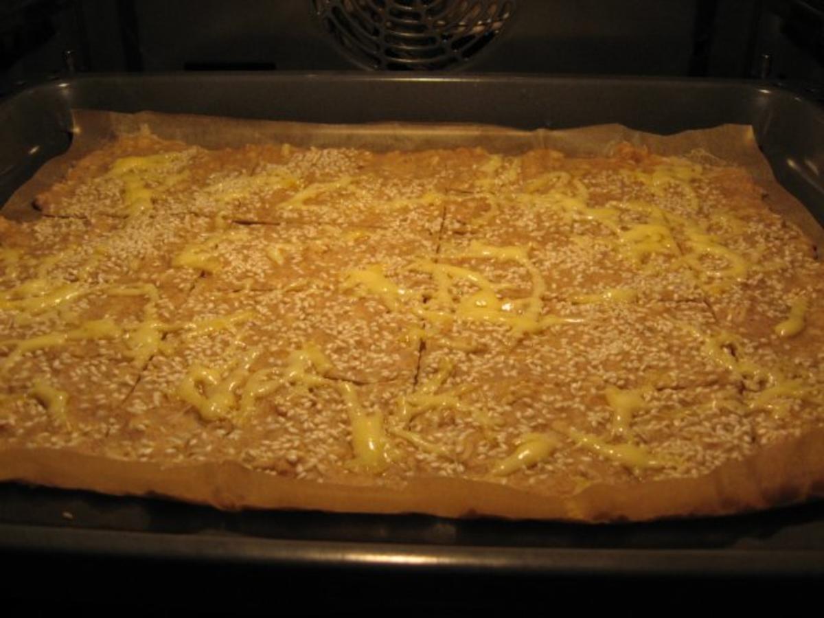 Dinkel-Vollkorn-Knäckebrot mit Sesam und Käse - Rezept - Bild Nr. 2