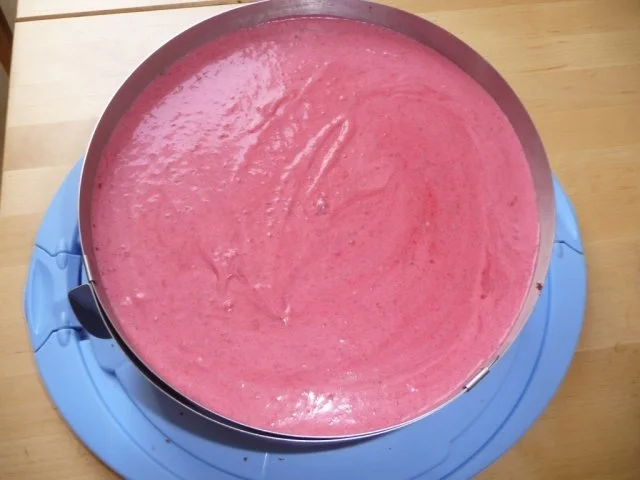 Rezept: Himbeer-Nougat-Torte Bild Nr. 9 Himbeer-Nougat-Torte - Rezept - Bild Nr. 9