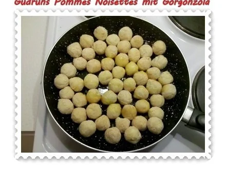 Rezept: Kartoffeln: Pommes Noisettes mit Gorgonzola und Speck Bild Nr. 3 Kartoffeln: Pommes Noisettes mit Gorgonzola und Speck - Rezept - Bild Nr. 3