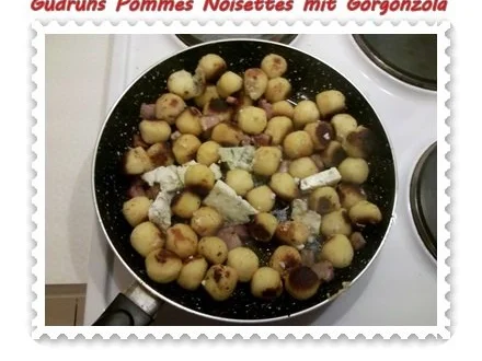 Rezept: Kartoffeln: Pommes Noisettes mit Gorgonzola und Speck Bild Nr. 6 Kartoffeln: Pommes Noisettes mit Gorgonzola und Speck - Rezept - Bild Nr. 6