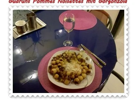 Rezept: Kartoffeln: Pommes Noisettes mit Gorgonzola und Speck Bild Nr. 9 Kartoffeln: Pommes Noisettes mit Gorgonzola und Speck - Rezept - Bild Nr. 9
