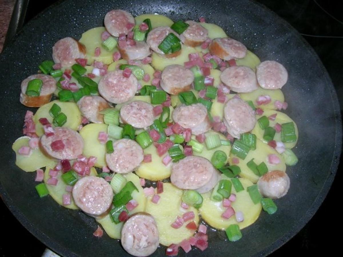 Bratwurst-Kartoffel-Pfannkuchen  - aus unserer Feierabendküche - - Rezept - Bild Nr. 5