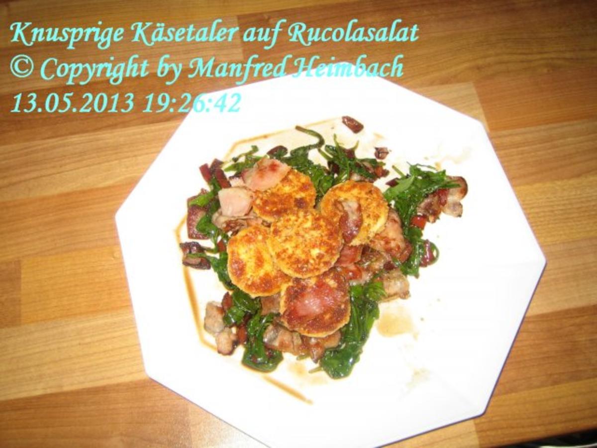 Käse – Knusprige Käsetaler auf Rucolasalat - Rezept - kochbar.de