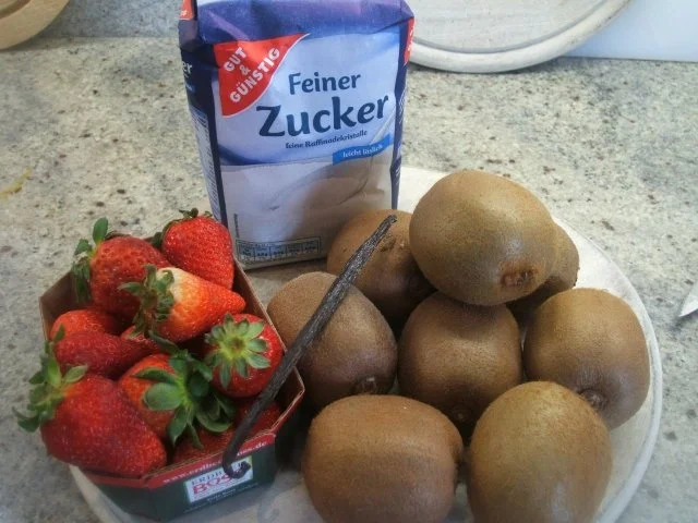 Vorrat: Erdbeer-Kiwi-Sirup + Erdbeer-Kiwi-Marmelade - Rezept - Bild Nr. 3