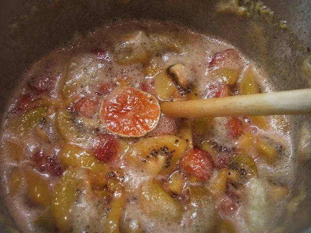 Vorrat: Erdbeer-Kiwi-Sirup + Erdbeer-Kiwi-Marmelade - Rezept - Bild Nr. 6