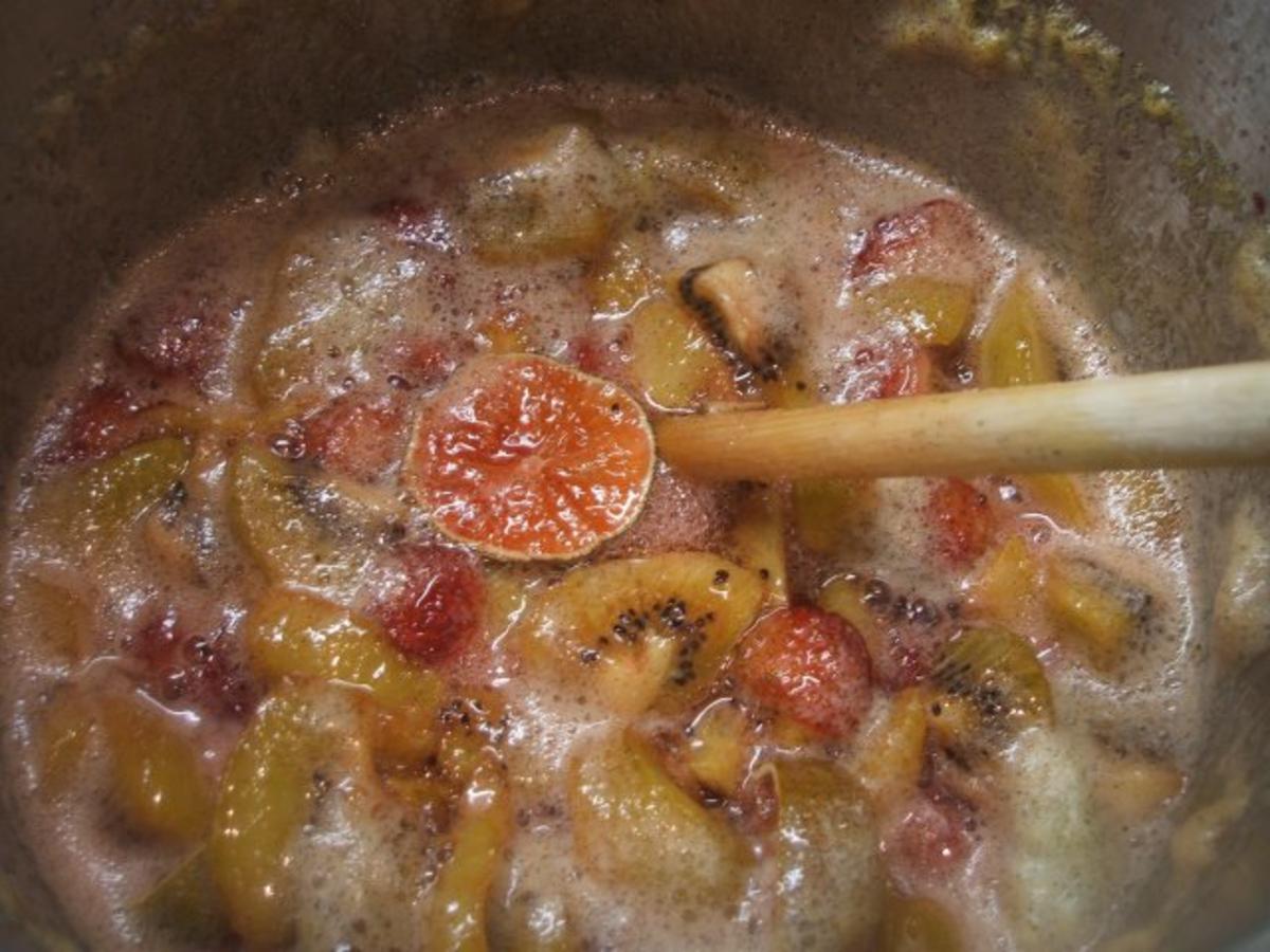 Vorrat: Erdbeer Kiwi Sirup + Erdbeer Kiwi Marmelade - schnell &amp; einfach ...