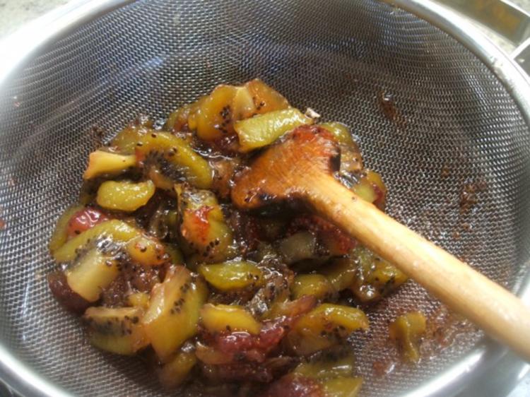 Vorrat: Erdbeer-Kiwi-Sirup + Erdbeer-Kiwi-Marmelade - Rezept - kochbar.de