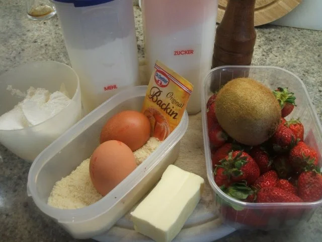 Backen: Erdbeer-Kiwi-Muffins mit Frischkäsehaube - Rezept - Bild Nr. 2