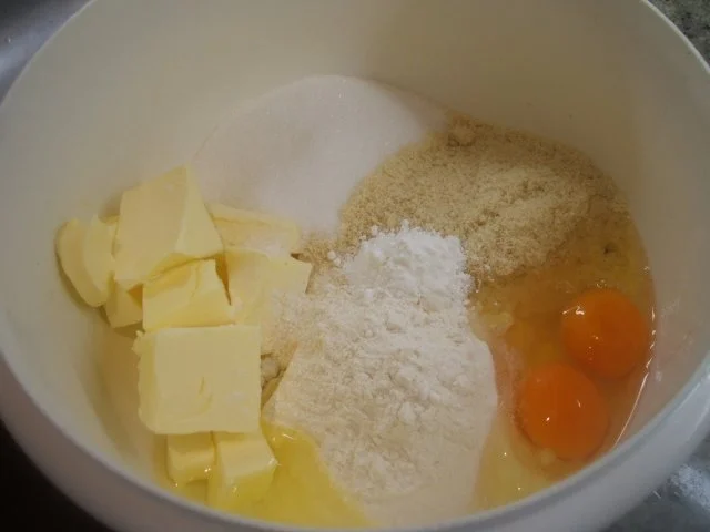 Backen: Erdbeer-Kiwi-Muffins mit Frischkäsehaube - Rezept - Bild Nr. 3