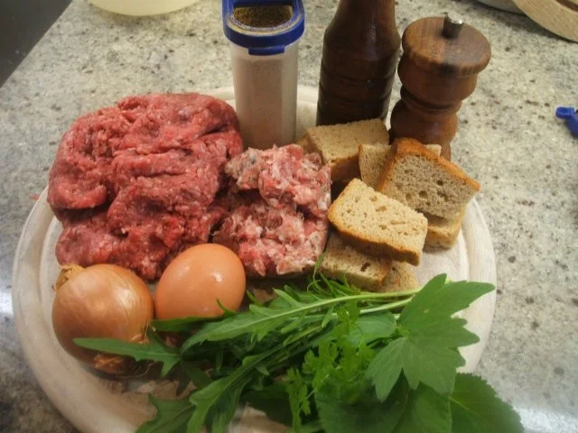 Fleisch: Kräuter-Hackbällchen auf Schmorgemüse - Rezept - Bild Nr. 2