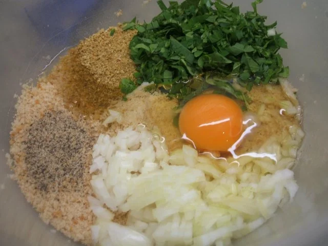 Fleisch: Kräuter-Hackbällchen auf Schmorgemüse - Rezept - Bild Nr. 4