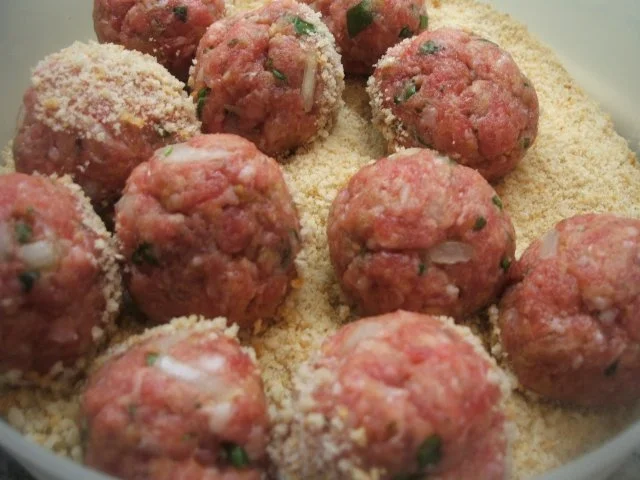 Fleisch: Kräuter-Hackbällchen auf Schmorgemüse - Rezept - Bild Nr. 6