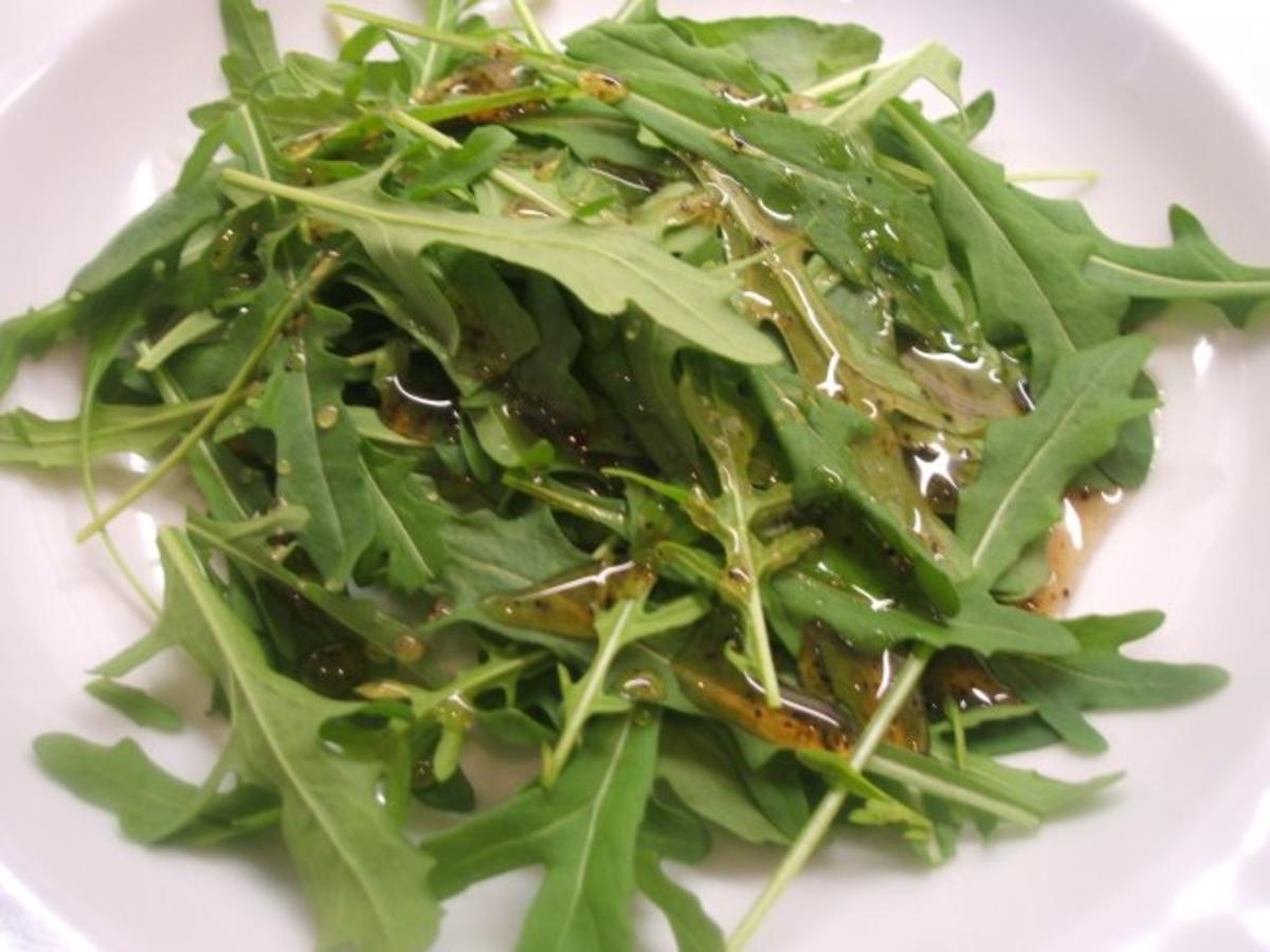 Salate: Rucolasalat mit Bündner Fleisch, Kartoffel-, und Parmesanchips - Rezept - Bild Nr. 4