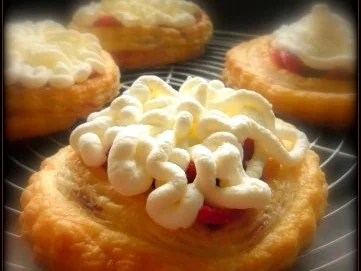 Rezept: Erdbeertörtchen Bild Nr. 2 Erdbeertörtchen - Rezept - Bild Nr. 2