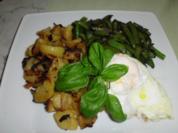 Bratkartoffeln mit Rosmarin, Grüne Bohnen mit Bohnenkraut, Spiegelei in Butter - Rezept